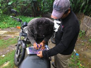 Kegiatan simulasi pengumpulan data lapangan yang dilakukan di Desa Pasirjaya